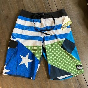 Quiksilver Boardshorts Size 27